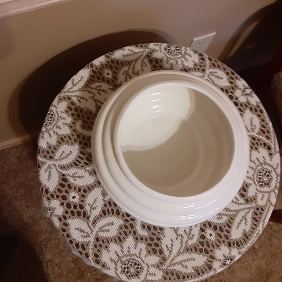 White Ceramic Swirl Vase - Picture 2 of 3